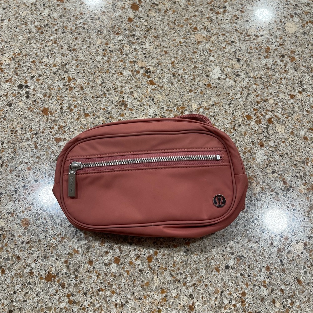 Lululemon belt bag, rose